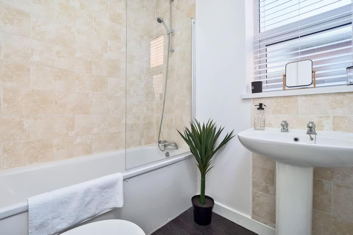 Nursery House By Truestays - 3 Bedroom House In Stoke-On-Trent Екстериор снимка