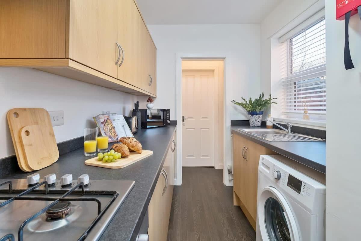 Nursery House By Truestays - 3 Bedroom House In Stoke-On-Trent Екстериор снимка