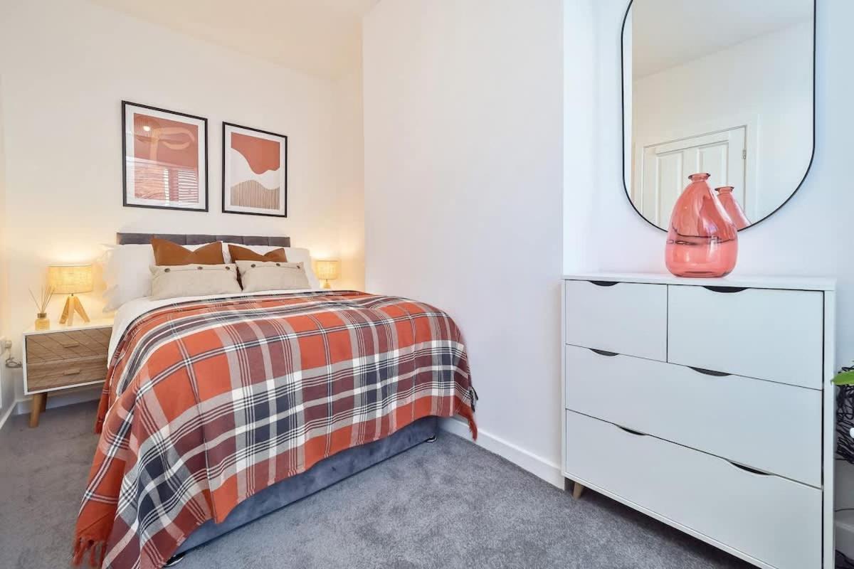 Nursery House By Truestays - 3 Bedroom House In Stoke-On-Trent Екстериор снимка